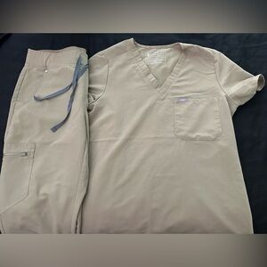 Latte Small Scrubs Set